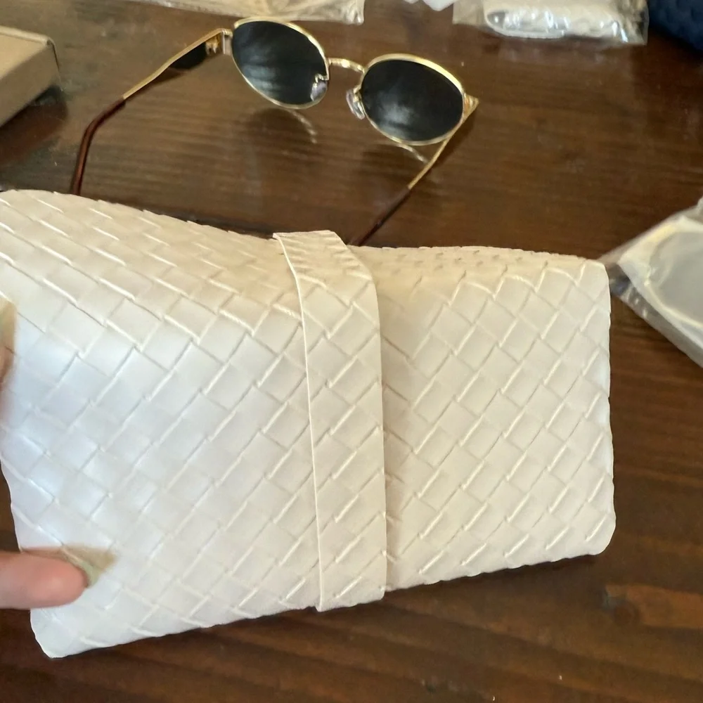 GOLD AND TORTUS SUNGLASSES ❤️‍🔥 NWT WITH CASE